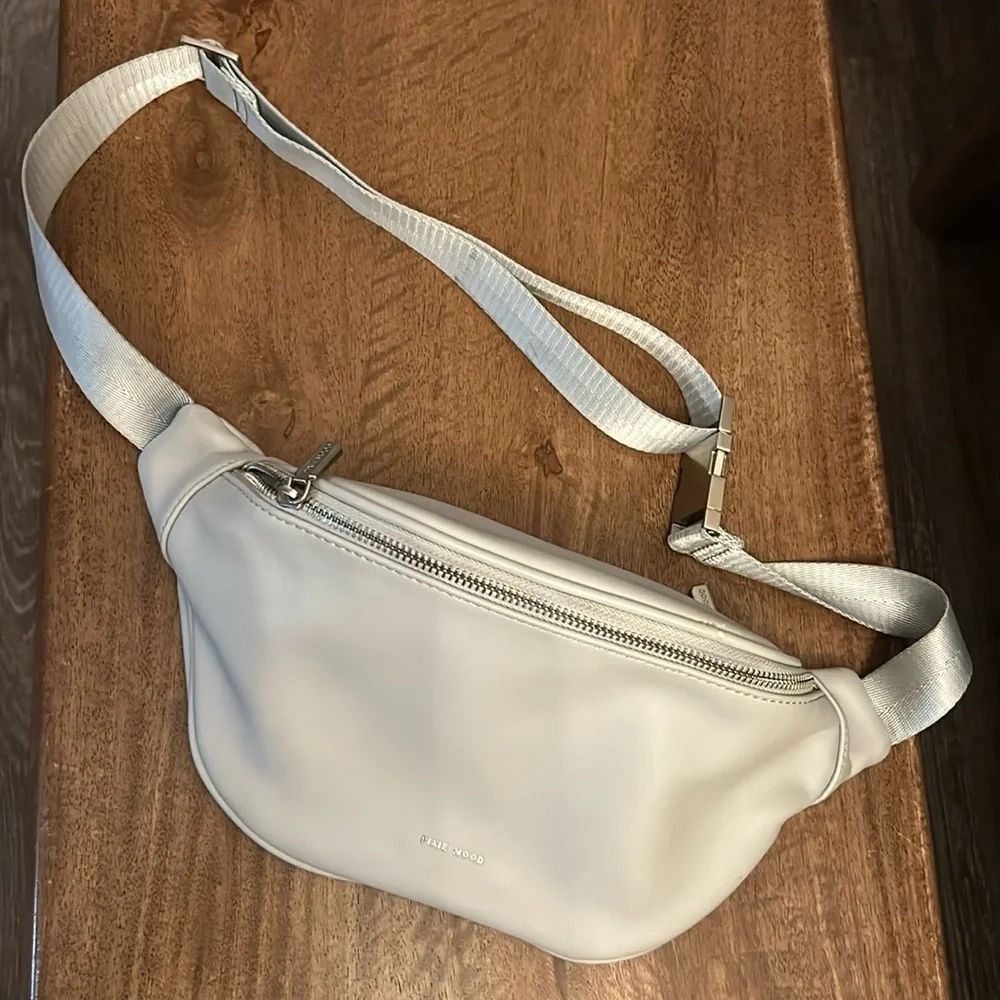 Pixie Mood Women’s Vegan Leather Fanny Pack Crossbody Bag